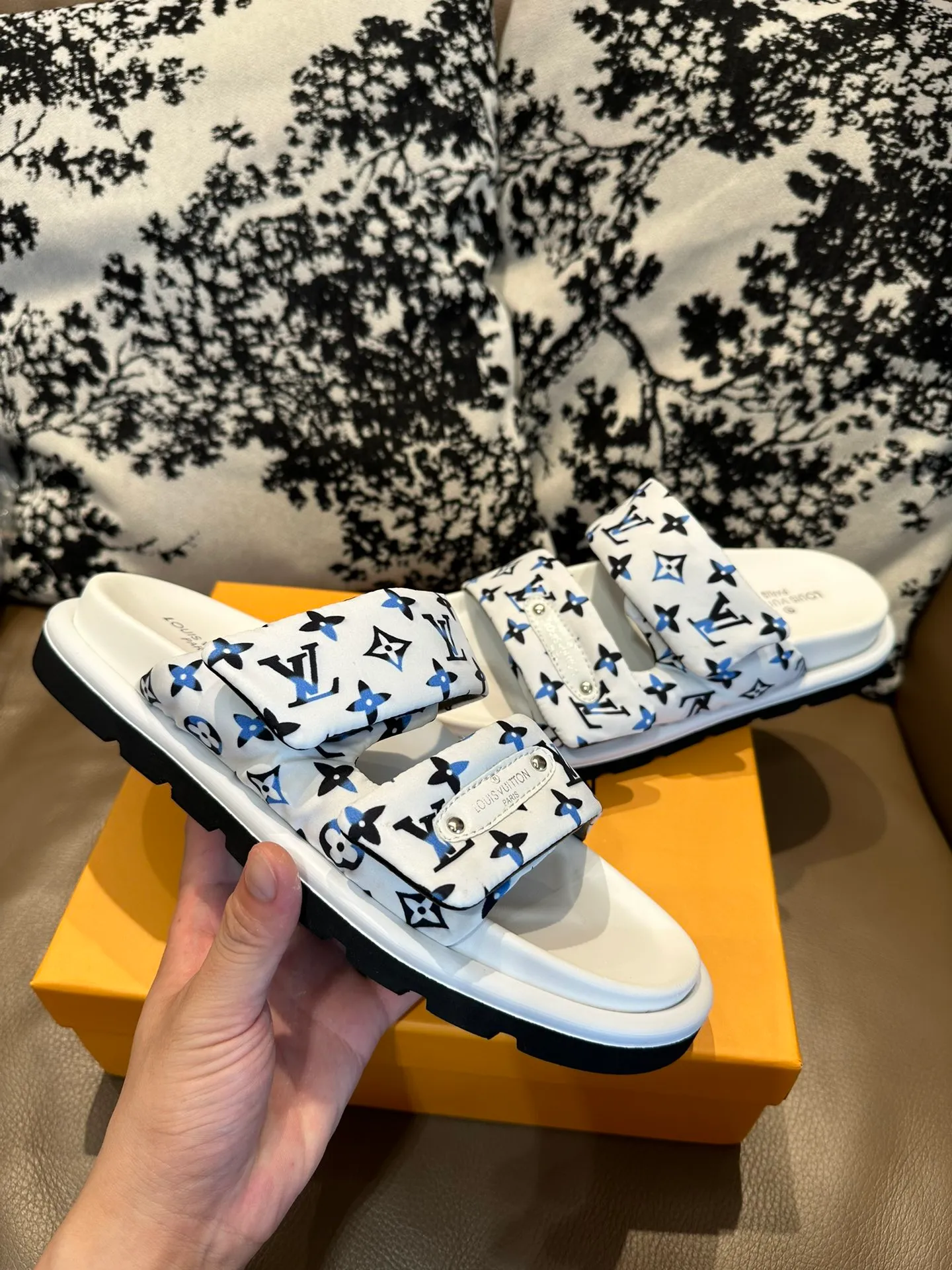 Men's shoes 💰360💰 LV. Slippers 🩴High silk fabric original PU water table rubber outsole, size 35-46